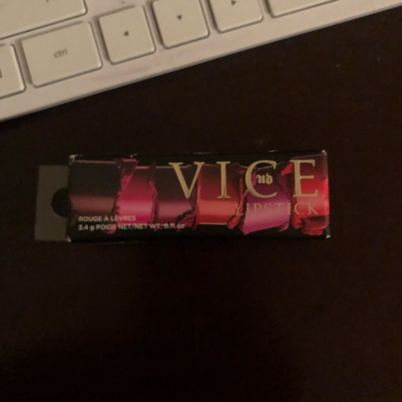 Urban Decay lipstick - Picture 1 of 3